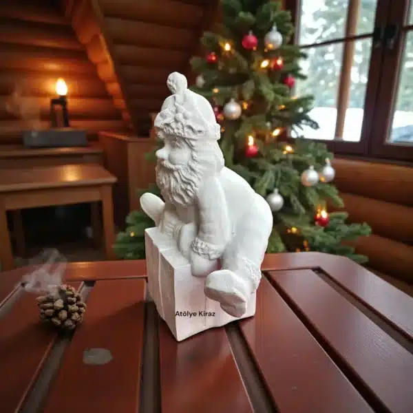 Ham Polyester Hediye Paketi Üzerinde Noel Baba Heykeli: Yılbaşı Temalı Biblo - Görsel 4