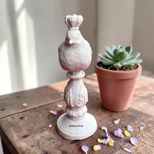 Taçlı Kuş Heykeli: Yaşam Alanlarınıza Asil Ve Romantik Bir Dokunuş