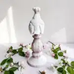 Taçlı Kuş Heykeli: Yaşam Alanlarınıza Asil ve Romantik Bir Dokunuş