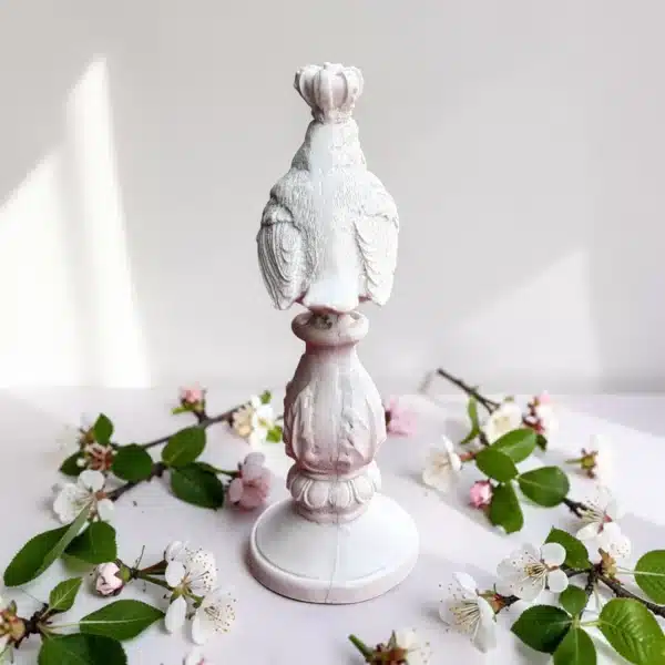 Taçlı Kuş Heykeli: Yaşam Alanlarınıza Asil Ve Romantik Bir Dokunuş