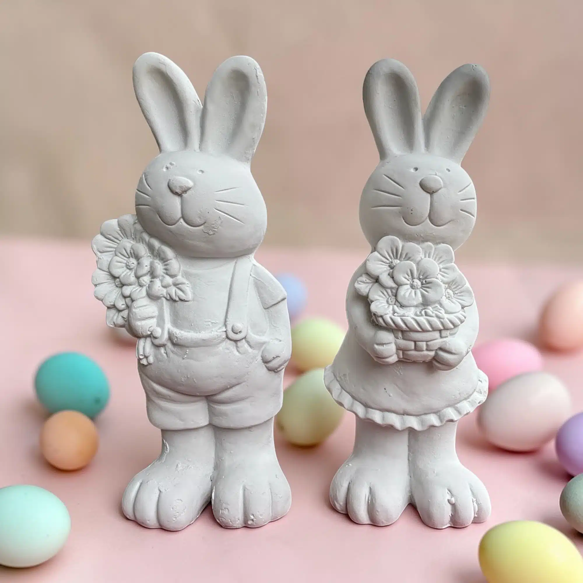 Paskalya Konseptli Çiçekli Tavşan Çifti Heykeli: Dekoratif Paskalya Hediyesi 2 Paskalya Konseptli Çiçekli Tavşan Çifti Heykeli: Dekoratif Paskalya Hediyesi