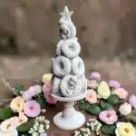 Donut Ağacı Heykeli: Eğlenceli ve Tatlı Dekorasyonların Yeni Gözdesi