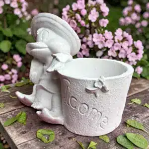 Şapkalı Ördek Saksı: Bahçenizin En Sevimli Karşılama Elçisi