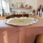 Boyanabilir kulplu ahşap tepsi polyester çiçek aplikli atölye kiraz