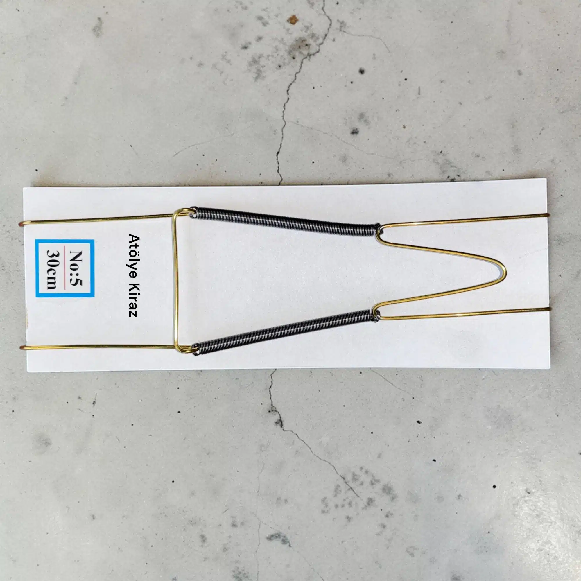 30 cm Tabak Askı Aparatı: Duvarlarınızda Sanata Yer Açın 2 30 cm Tabak Askı Aparatı