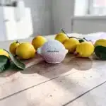 Atölye Kiraz boyanabilir limon figürü ahşap zemin güneş ışığı yatay kompozisyon
