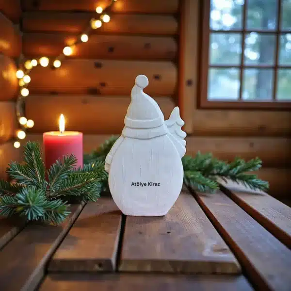 Çam Ağacı Tutan Noel Baba Figürlü Obje