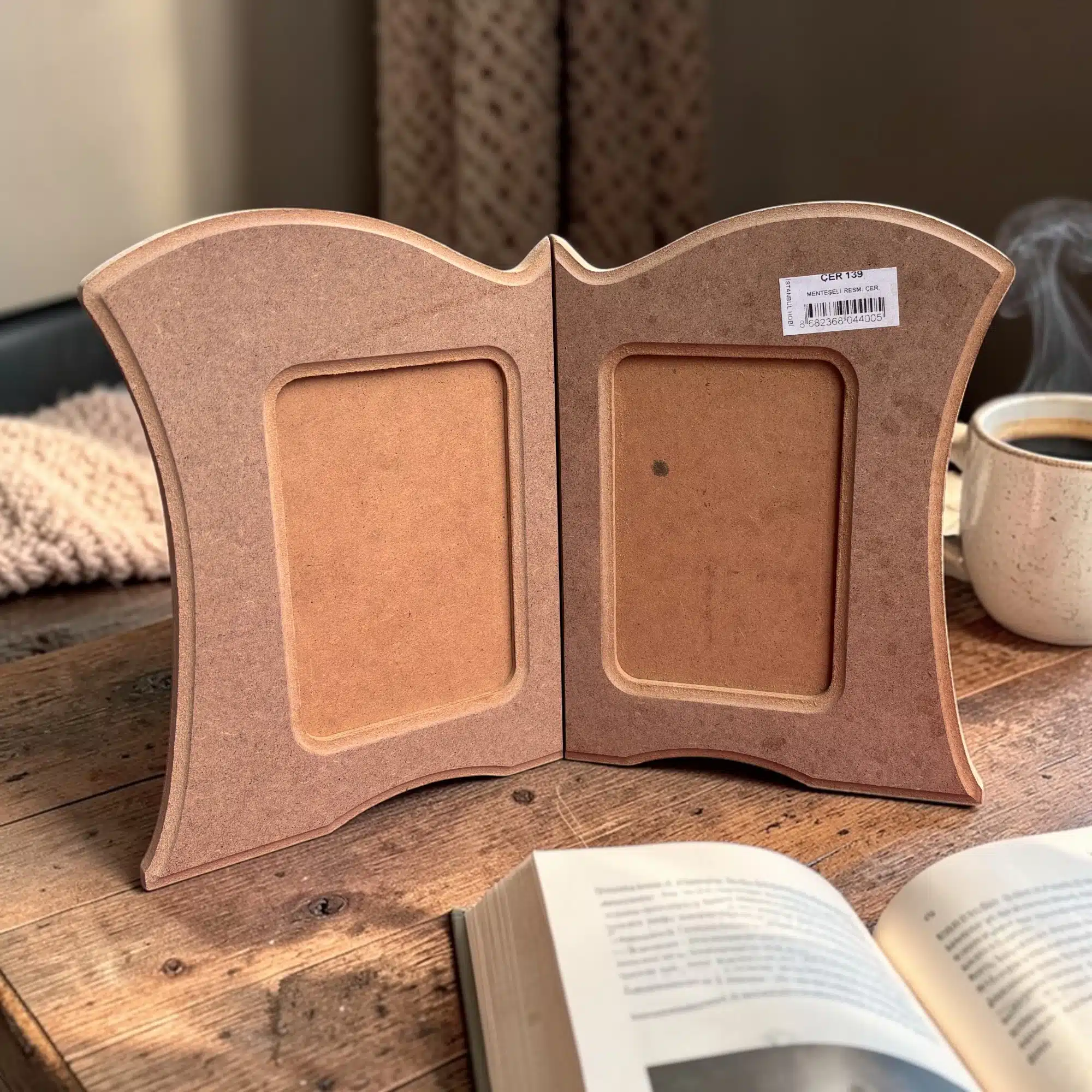 İkili Menteşeli Resim Çerçevesi: Anılarınızı Şık Bir Bütünlükle Sergileyin