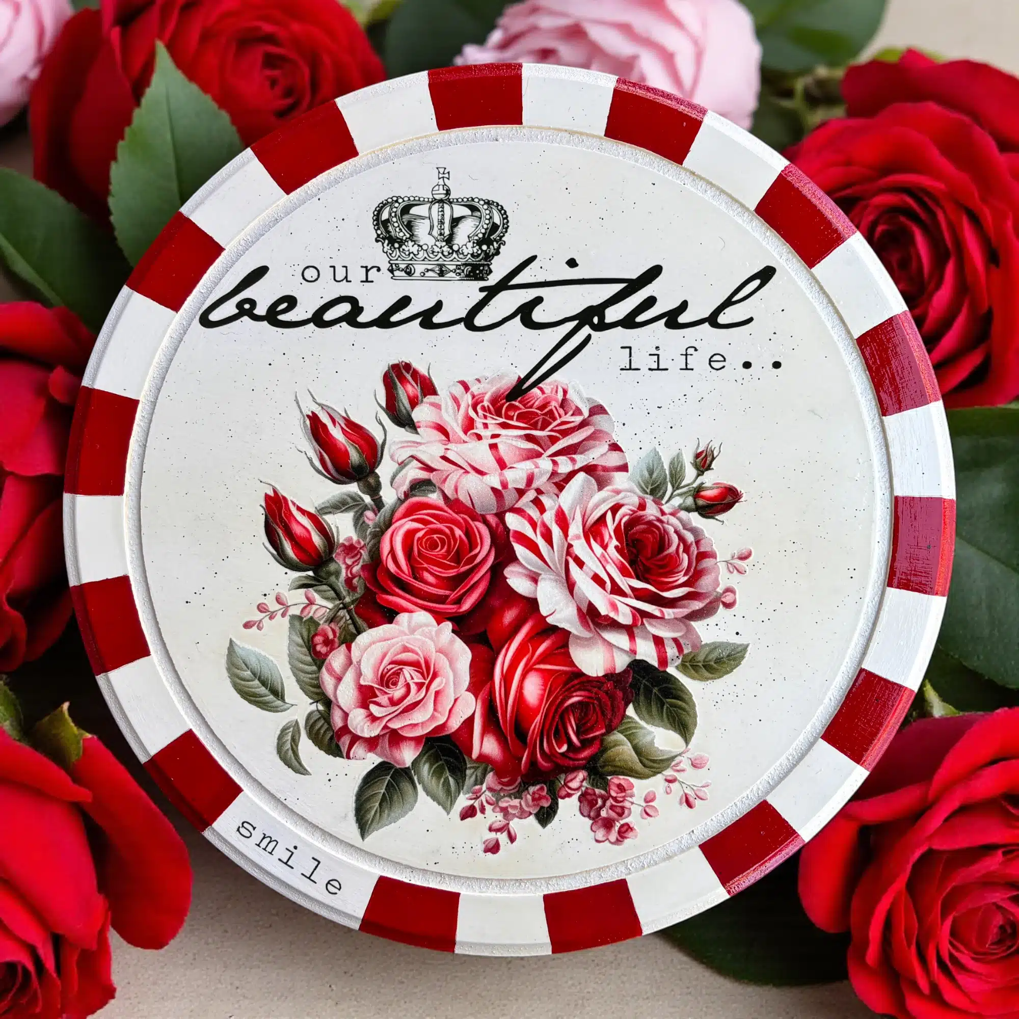 Vintage Gül Desenli Ahşap Supla ve Duvar Panosu: Romantizmi Yaşam Alanlarınıza Taşıyın