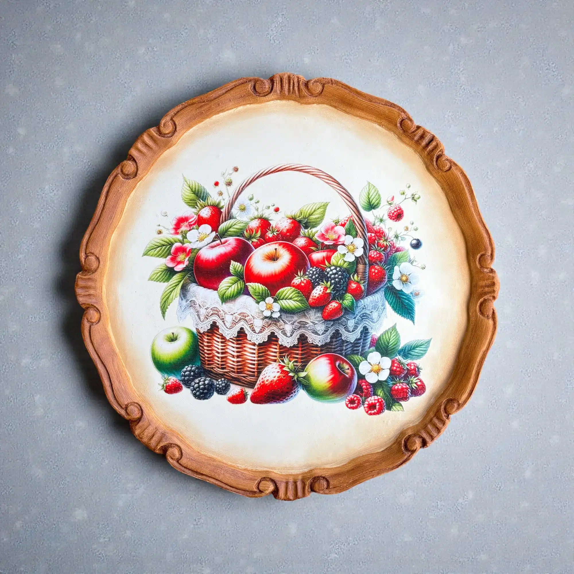 Meyve Sepeti Desenli Dekoratif Polyester Tabak: Evinize Doğanın Bereketini Taşıyın 3 Meyve Sepeti Desenli Dekoratif Polyester Tabak: Evinize Doğanın Bereketini Taşıyın