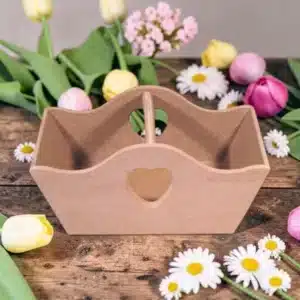 Sapı Sallanan Kalpli Ekmeklik: Sofralarınıza Romantik ve Pratik Bir Dokunuş