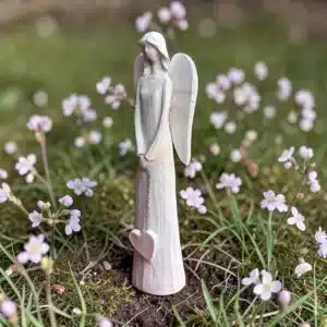 Kalp Tutan Melek Heykeli: Yaşam Alanlarınıza Saf Sevgi ve Huzur Taşıyan Zarif Figür 6 Kalp Tutan Melek Heykeli: Yaşam Alanlarınıza Saf Sevgi Ve Huzur Taşıyan Zarif Figür