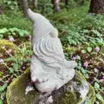 Meditasyon Yapan Şirin Cüce Figürlü Heykel: Dekoratif Obje