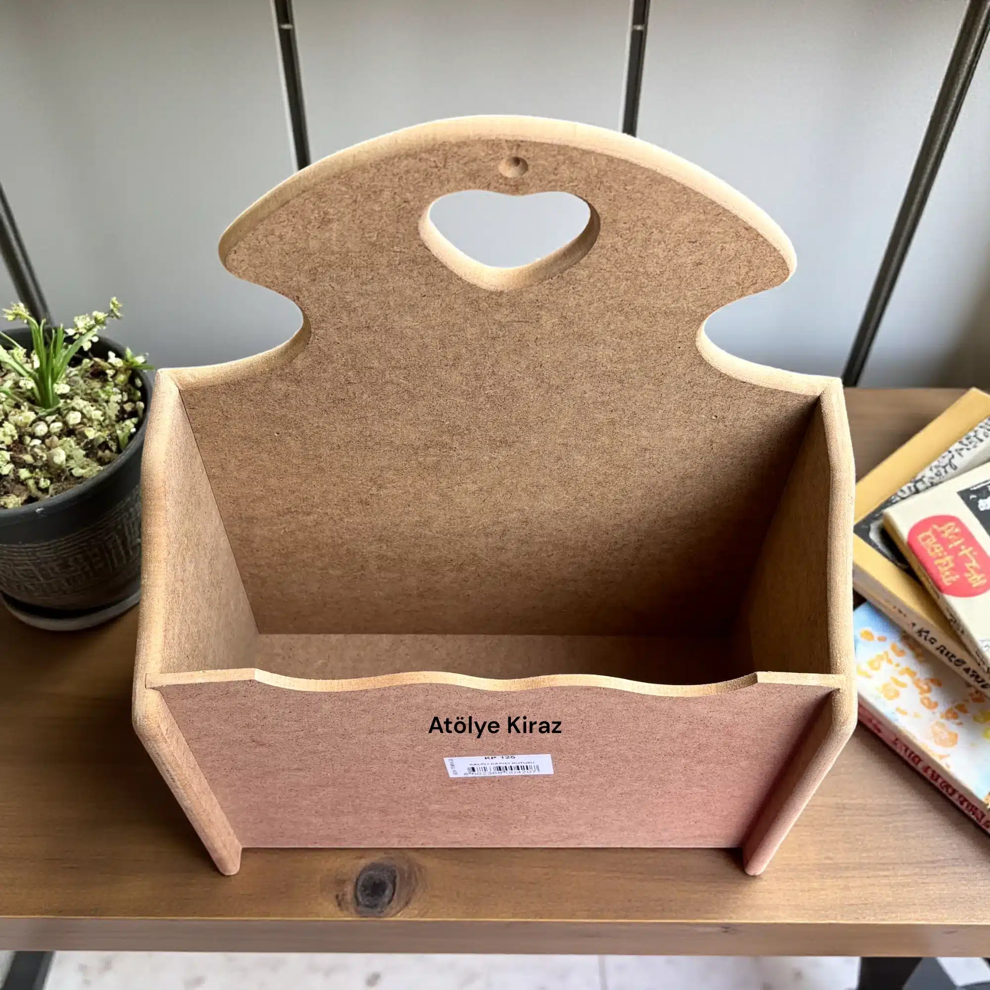 Tek Kalpli Ham Ahşap Kapı Önü Kutusu: Kapınızdaki Sıcak Karşılama 2 Tek Kalpli Ham Ahşap Kapı Önü Kutusu: Kapınızdaki Sıcak Karşılama