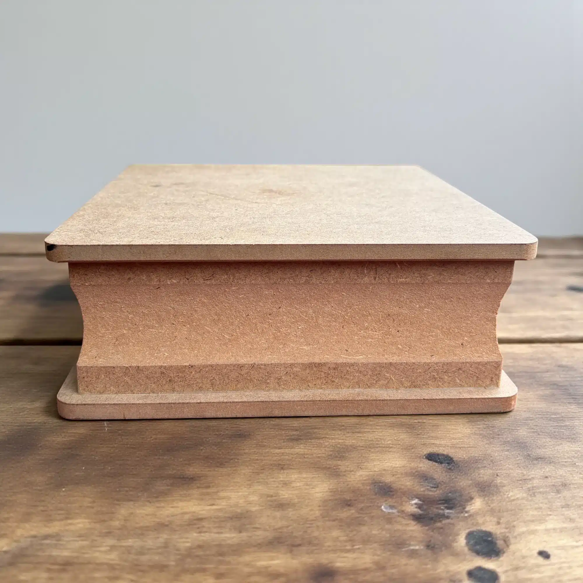 Çekmeceli Ahşap Kitap Kutu: Dekorasyonun En Gizemli Hali 6 Çekmeceli Ahşap Kitap Kutu: Dekorasyonun En Gizemli Hali