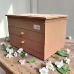 İki Çekmeceli ve Saklama Bölmeli Ahşap Kutu: Dekoratif Ev ve Mutfak Dekoru