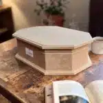 Dekoratif Sekizgen Ahşap Kutu: Şıklığı Geometride Keşfedin
