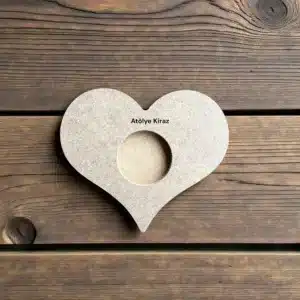 Kalp Figürlü Ham Ahşap Mumluk: Sevginin Sıcak Işıltısı