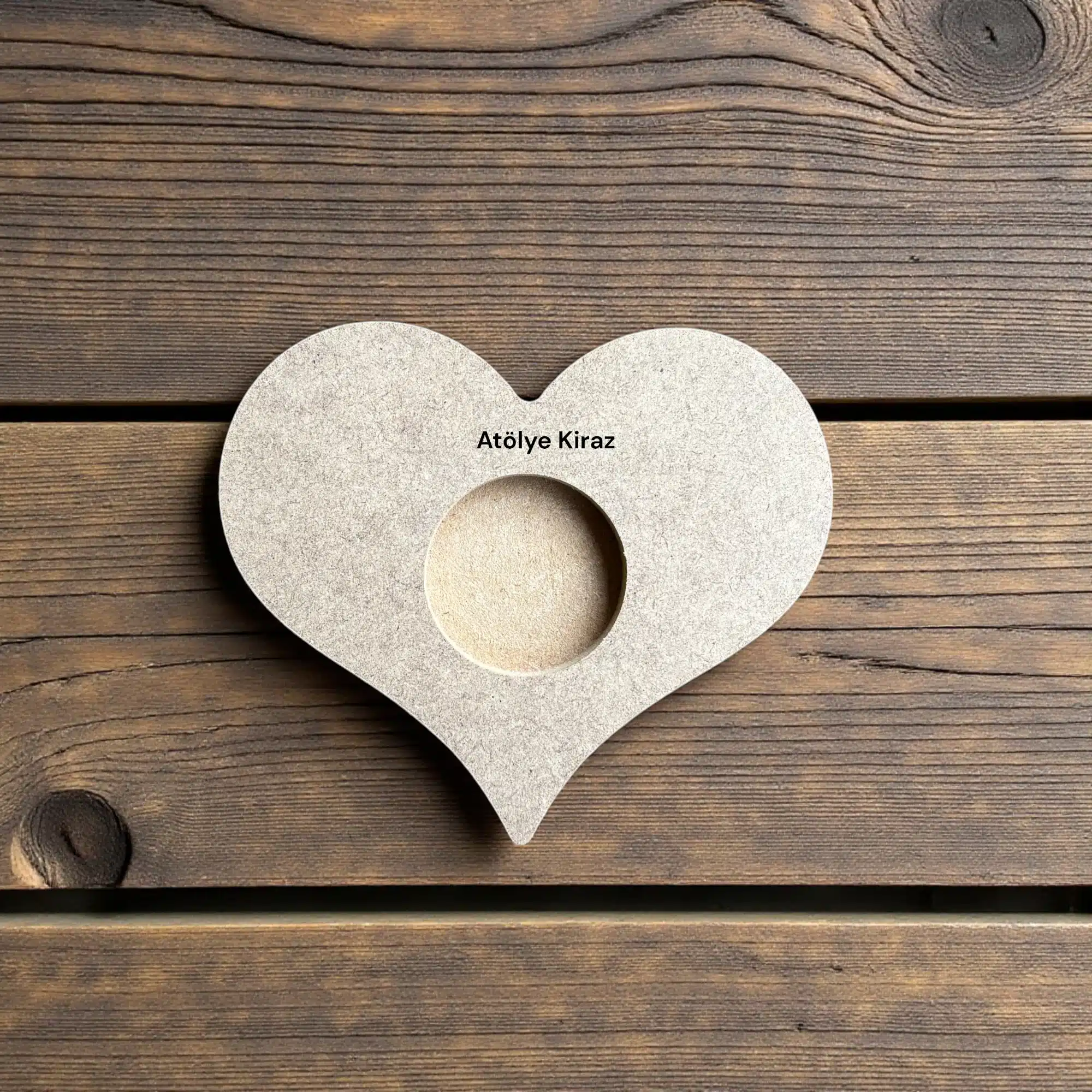 Kalp Figürlü Ham Ahşap Mumluk: Sevginin Sıcak Işıltısı