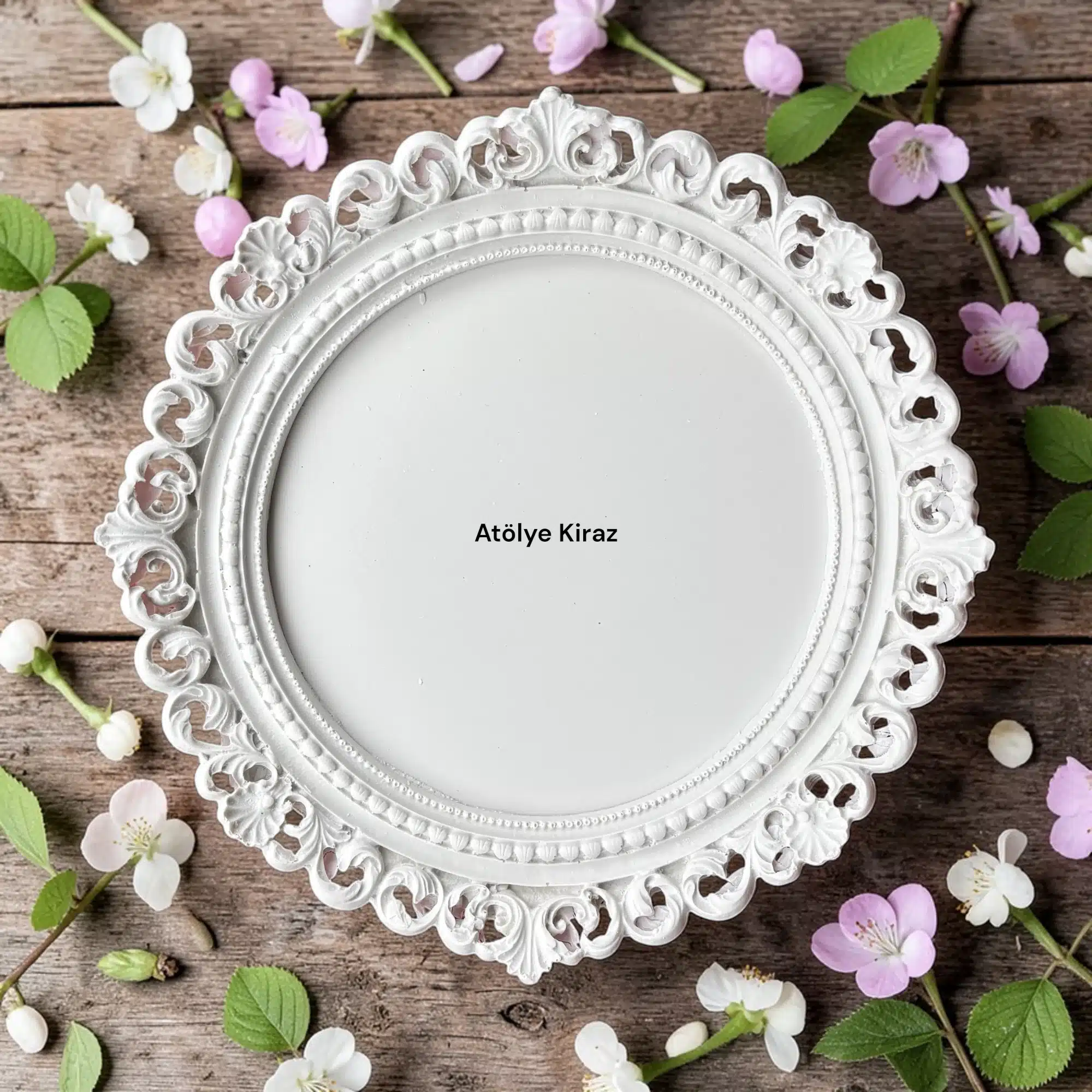 Dantel Kenarlı Yuvarlak Tabak: Dekoratif Obje