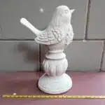 Çiçek Desenli Ayaklı Kuş Biblosu: Dekoratif Hayvan Figürlü Heykel