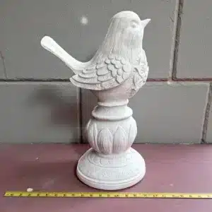 Çiçek Desenli Ayaklı Kuş Biblosu: Dekoratif Hayvan Figürlü Heykel 5 Çiçek Desenli Ayaklı Kuş Biblosu: Dekoratif Hayvan Figürlü Heykel