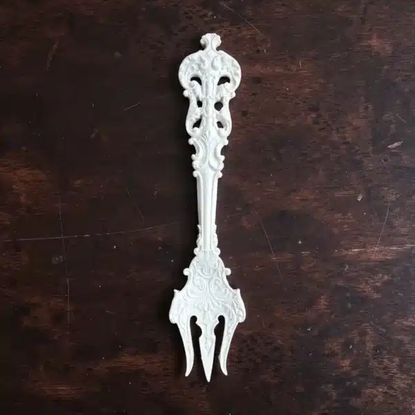 Oymalı Dekoratif Çatal: Mutfağınıza Nostaljik Ve Şık Bir İmza