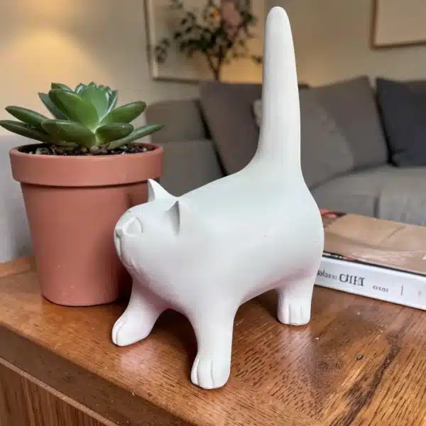 Boyanabilir Uzun Kuyruklu Kedi Heykeli: Modern Ve Eğlenceli Polyester Obje