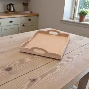 Dalgalı Kenarlı Kare Ahşap Tepsi: Dekoratif Ev ve Mutfak Dekoru