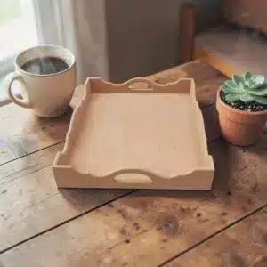 Dalgalı Kenarlı Dekoratif Tepsi: Sunumlarınıza Zarif Bir Dokunuş