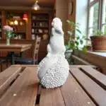 Elinde Fındık Tutan Sincap Heykeli