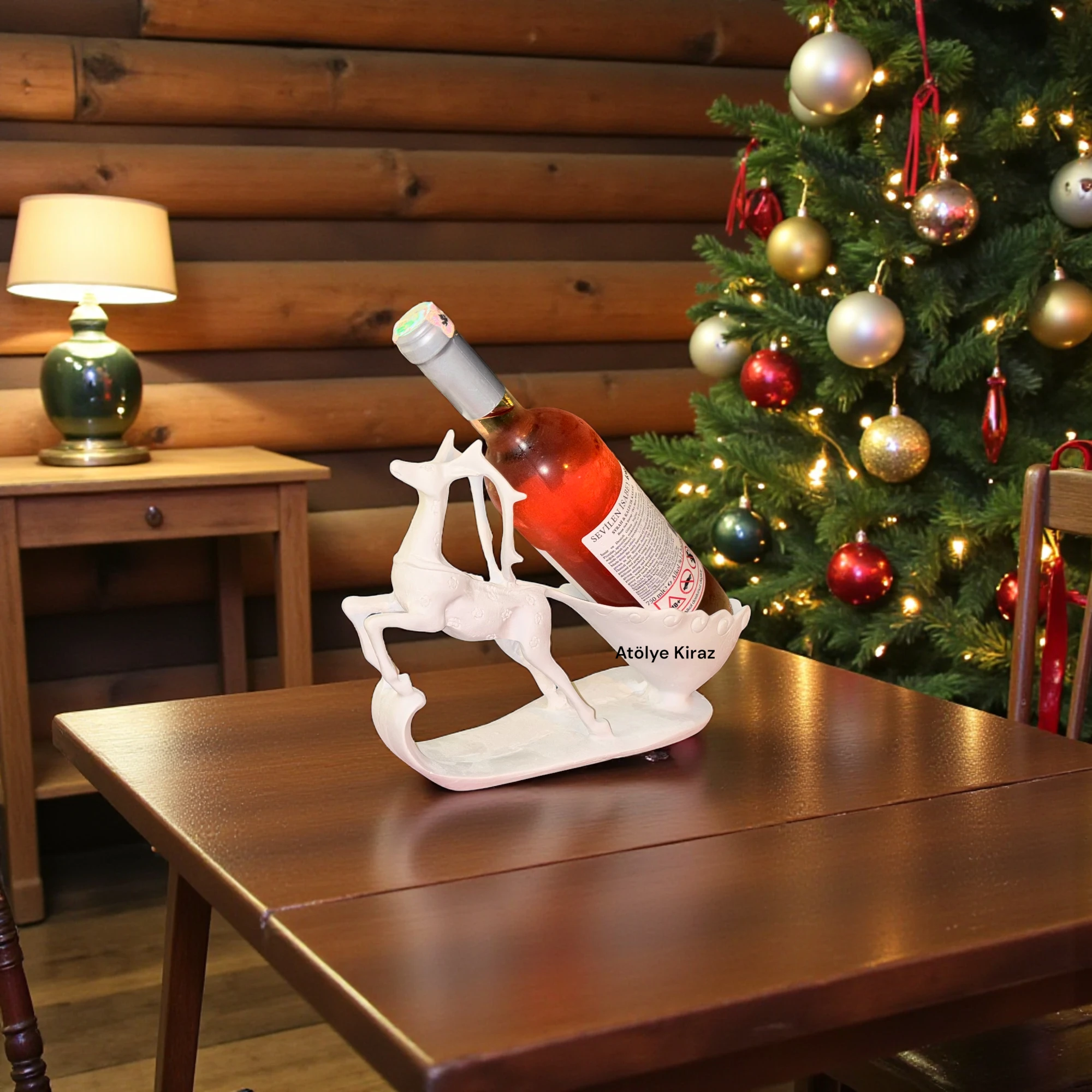 Geyik Figürlü Polyester Şaraplık : Dekoratif Kış Temalı Şişe Standı 4 Geyik Figürlü Polyester Şaraplık : Dekoratif Kış Temalı Şişe Standı