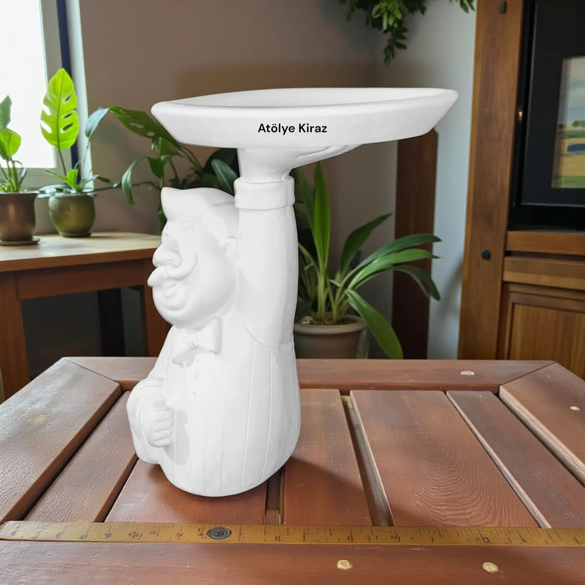 Tepsili Şef Aşçı Heykeli: Sunumlu Mutfak ve Cafe Dekoru 4 Tepsili Şef Aşçı Heykeli: Sunumlu Mutfak ve Cafe Dekoru