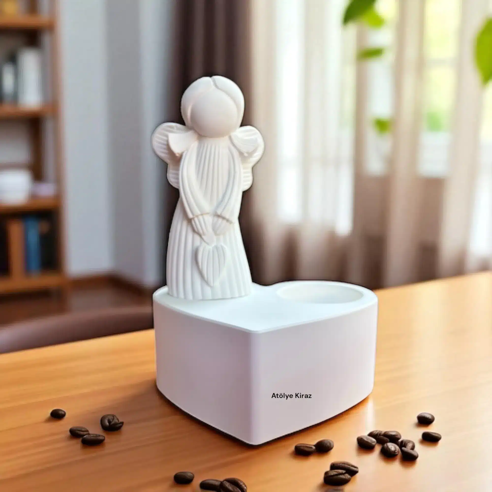 Aytaşı Melek Mumluk: Huzur Veren Kalp Figürlü Dekoratif Mumluk- 9x10,5x15 cm 1 Aytaşı Melek Mumluk