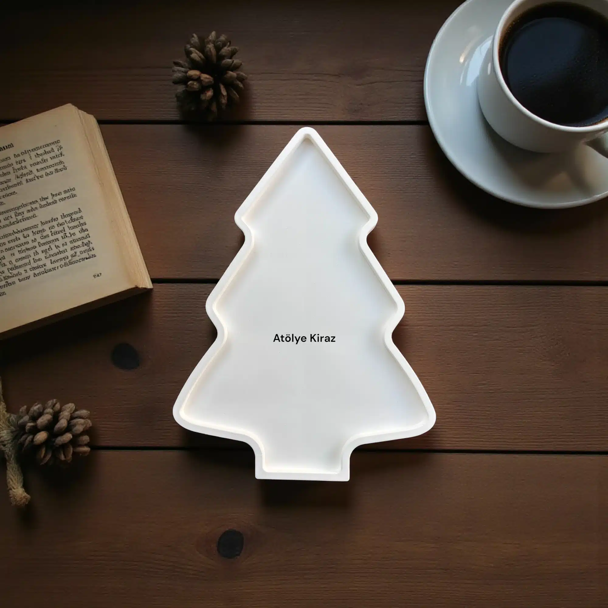 Çam Figürlü Tabak : Çok Amaçlı Yılbaşı Sunum Tepsisi 6 Beyaz Çam Figürlü Tabak