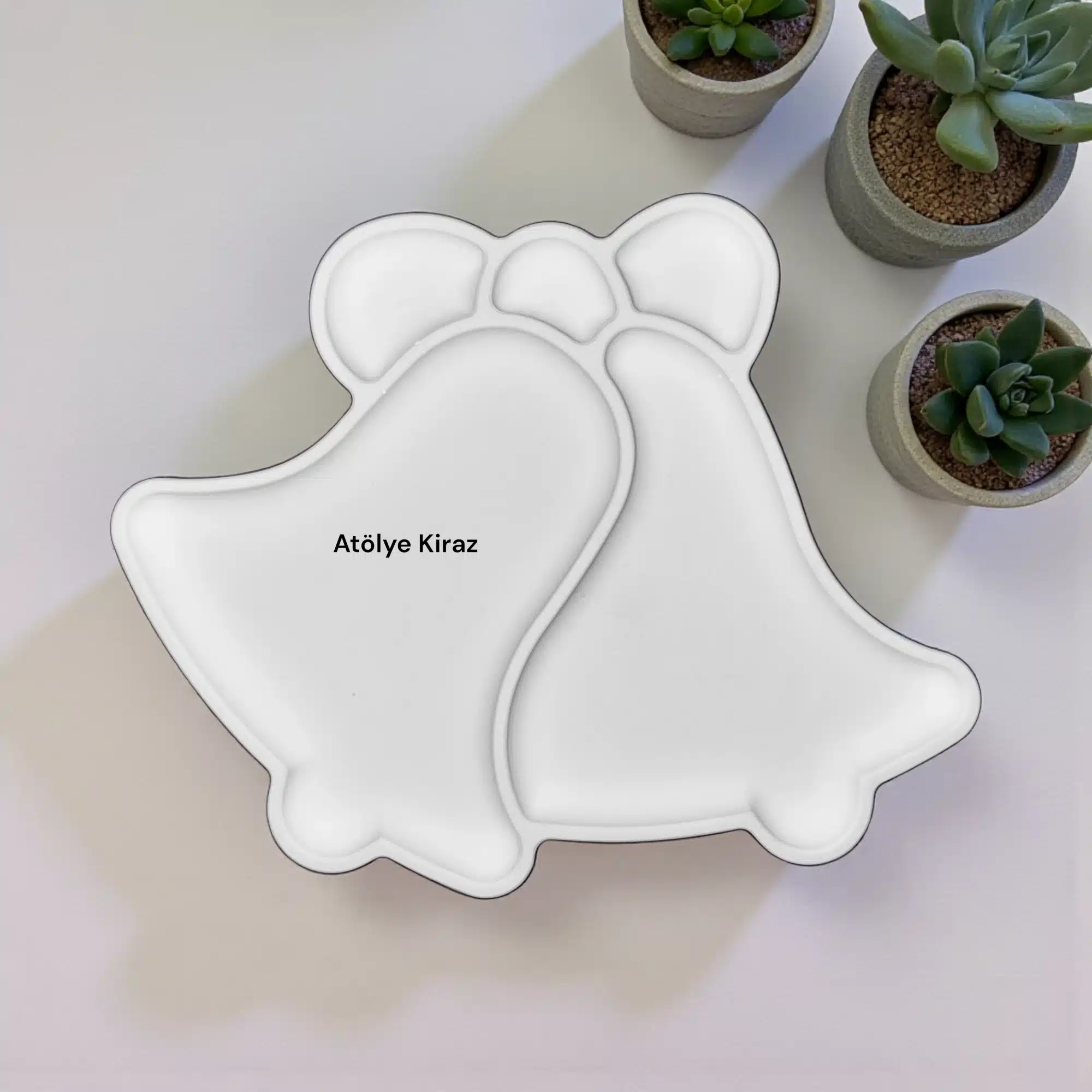 Çan Figürlü Tepsi : Boyanabilir Sunum ve Takı Tabağı 1 Çan Figürlü Tepsi : Boyanabilir Sunum ve Takı Tabağı