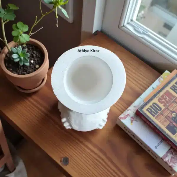 Yılbaşı Temalı Çizme Saksı: Dekoratif Vazo Ve Kalemlik Objesi