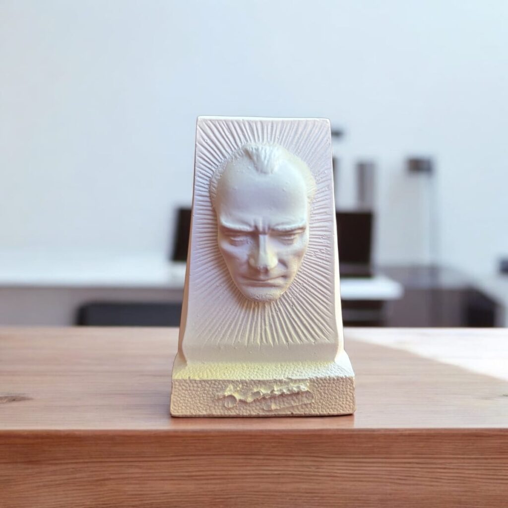 Atatürk Kabartmalı Masaüstü Büst: Dekoratif Obje