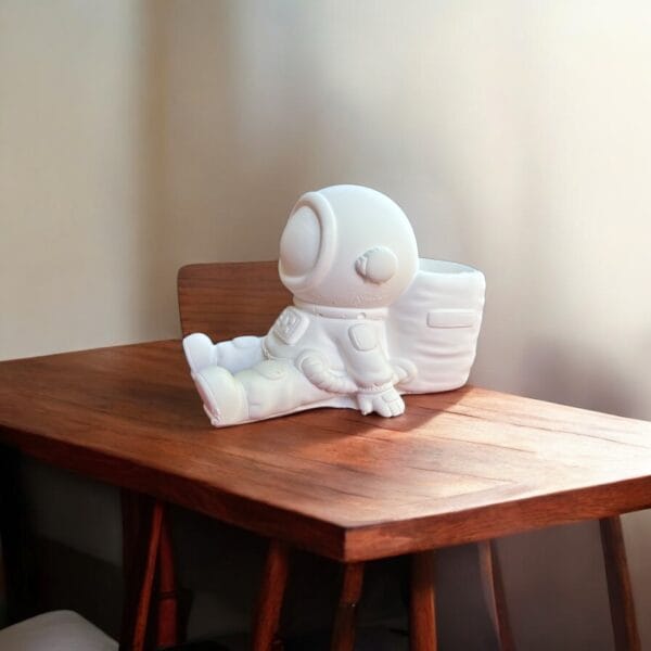 Astronot Figürlü Dekoratif Saksı/Kalemlik – Aytaşı Malzeme, Boyanabilir Obje 10x12x8 cm - Görsel 2