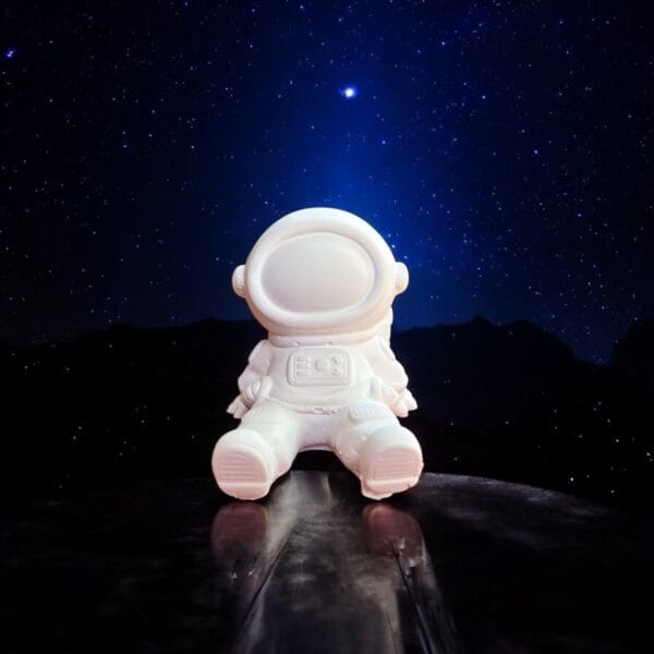 Astronot Figürlü Dekoratif Saksı/Kalemlik – Aytaşı Malzeme, Boyanabilir Obje 10x12x8 cm