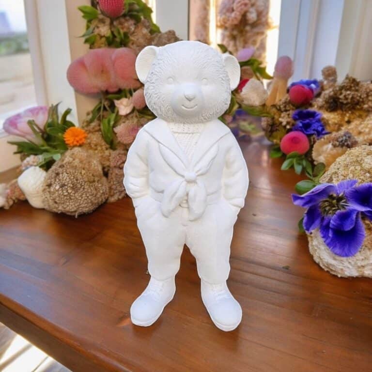 Fularlı Teddy Ayıcık Heykeli: Dekoratif Ev ve Bahçe Dekoru
