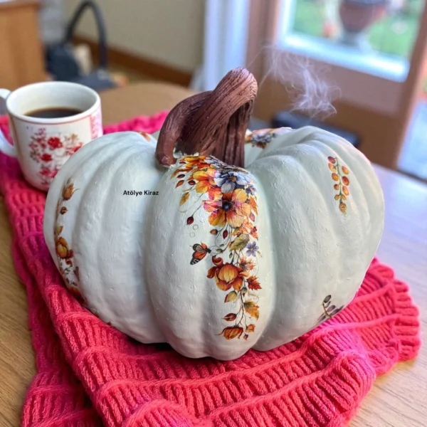 Dekoreli Sonbahar Kabak : El Boyaması Halloween Dekorasyonu