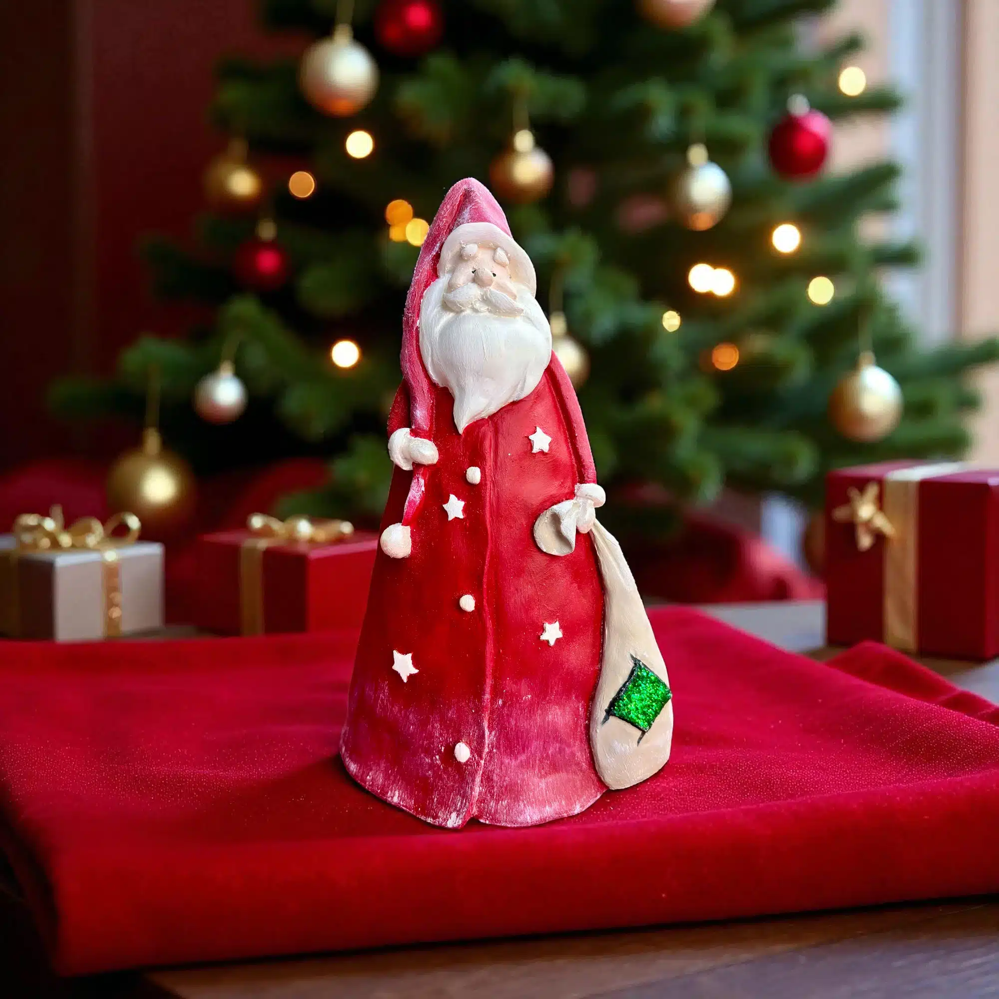 Dekoreli Polyester Uzun Noel Baba Heykeli : Geleneksel Yılbaşı Biblosu