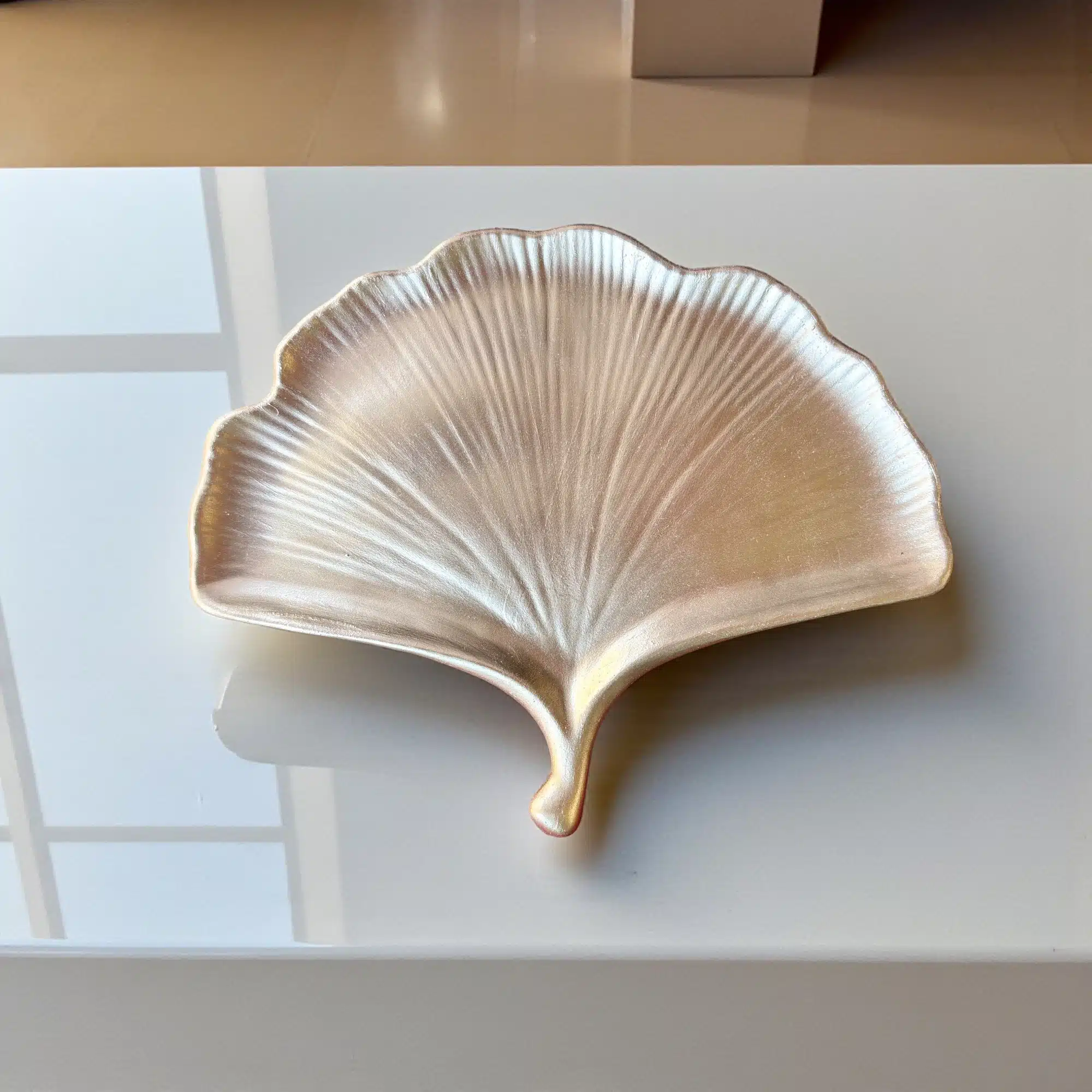 Ginkgo Yaprağı Figürlü Çok Amaçlı Tepsi : Dekoratif Sunum & Takı Tabağı 1 Ginkgo Yaprağı Figürlü Çok Amaçlı Tepsi : Altın