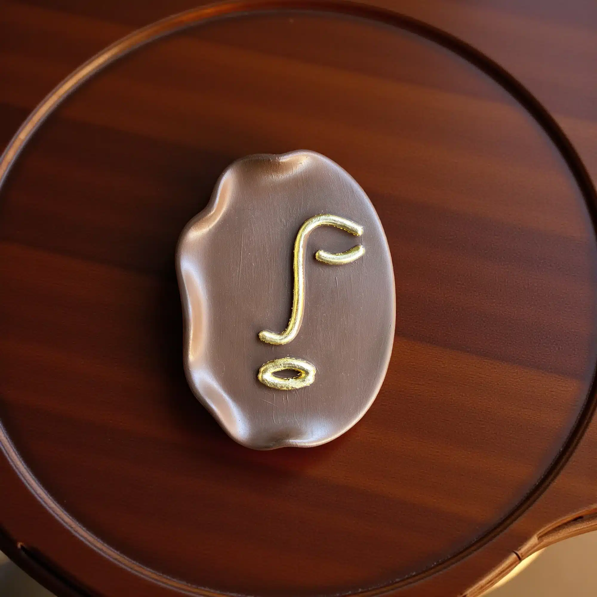 Çok Amaçlı Kullanılabilen Yüz Figürlü Tepsi : Dekoratif Sunum & Takı Tabağı 8 Çok Amaçlı Kullanılabilen Yüz Figürlü Tepsi : Dekoratif Sunum & Takı Tabağı