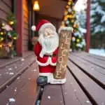 Welcome Levhası Tutan Noel Baba Heykeli : El Boyaması Yılbaşı Dekoru