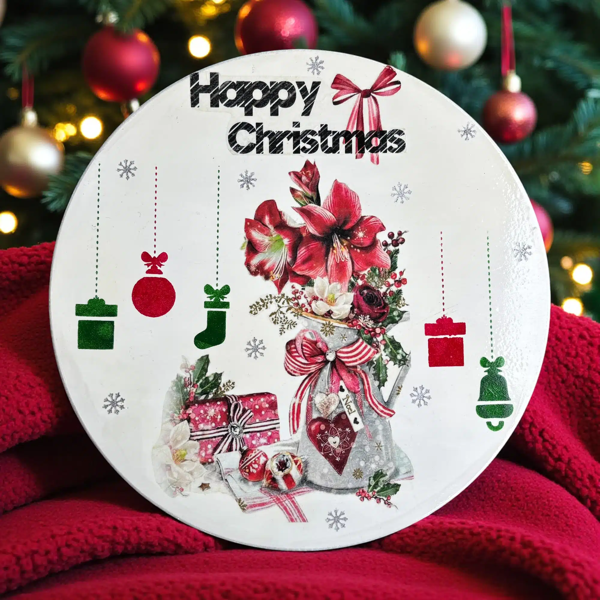 Happy Christmas Temalı Ayaklı Ahşap Sunumluk: Yılbaşı Desenli Yuvarlak Tepsi 2 Happy Christmas Temalı Ayaklı Ahşap Sunumluk-Yılbaşı Desenli Yuvarlak Tepsi