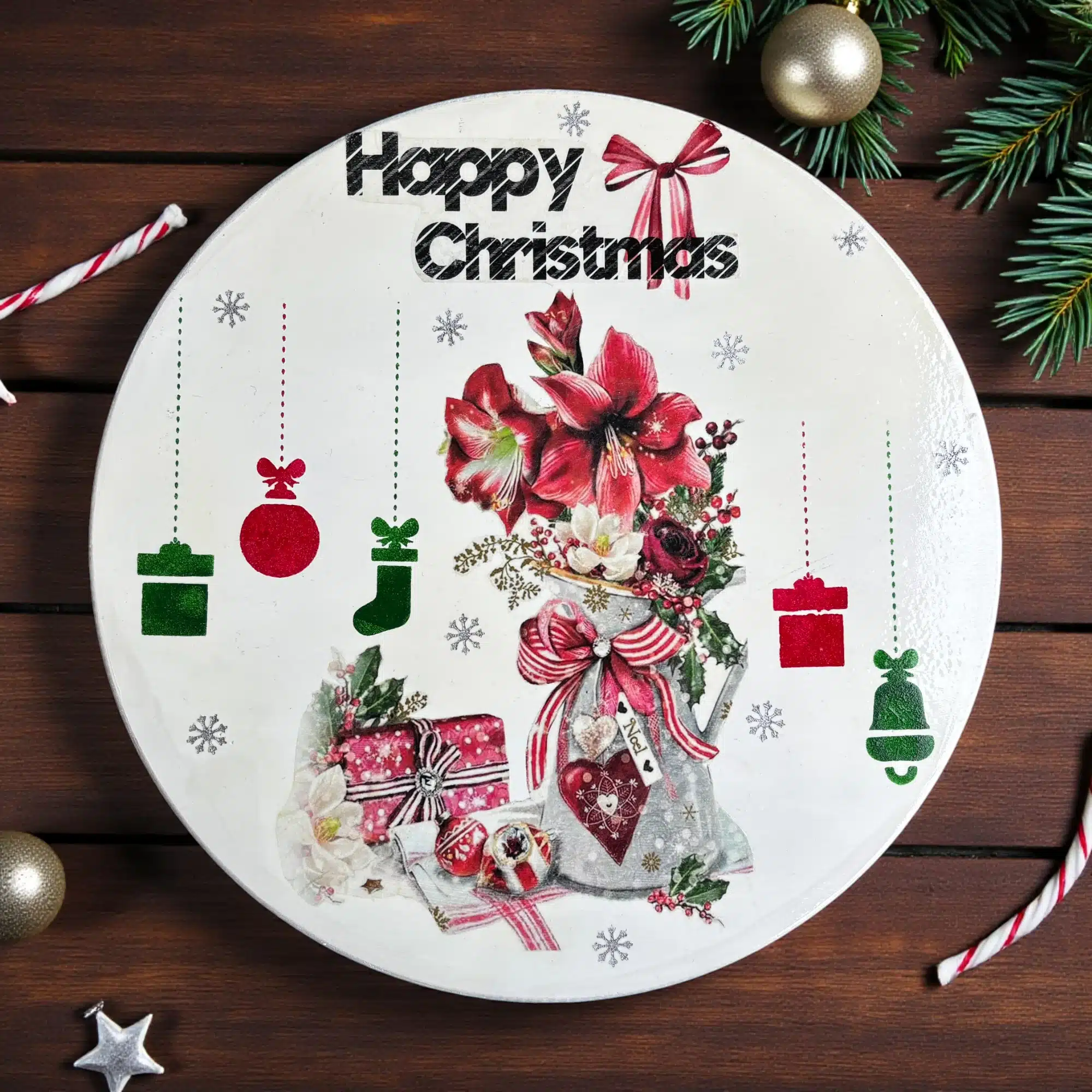 Happy Christmas Temalı Ayaklı Ahşap Sunumluk: Yılbaşı Desenli Yuvarlak Tepsi 4 Happy Christmas Temalı Ayaklı Ahşap Sunumluk-Yılbaşı Desenli Yuvarlak Tepsi