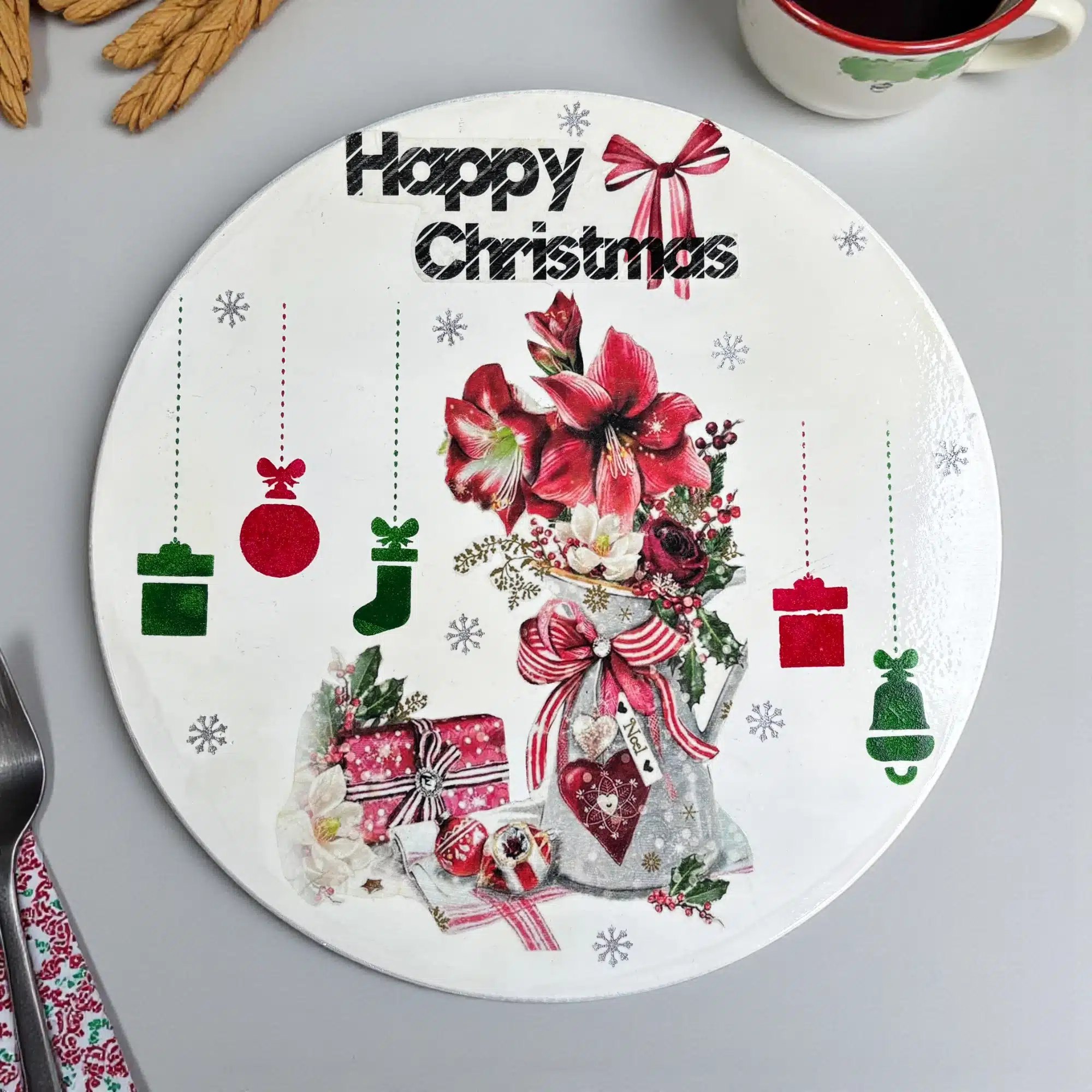 Happy Christmas Temalı Ayaklı Ahşap Sunumluk-Yılbaşı Desenli Yuvarlak Tepsi