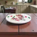 Happy Christmas Temalı Ayaklı Ahşap Sunumluk-Yılbaşı Desenli Yuvarlak Tepsi